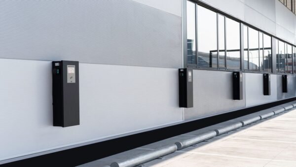 V2C POLE Wallbox socket (2×22 kW), 8'' Display, 4G, LAN/Wifi, RFID