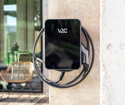 V2C Trydan 22kW Solar - Display, 3 Phase, 10meter Type 2 cable, Black